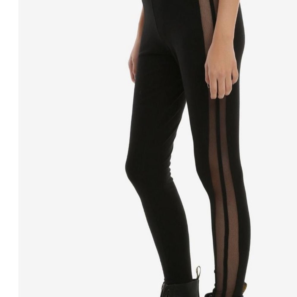 HOT TOPIC black heart mesh side leggings